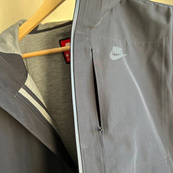 Nike Rain Jacket - Picture 5 of 10